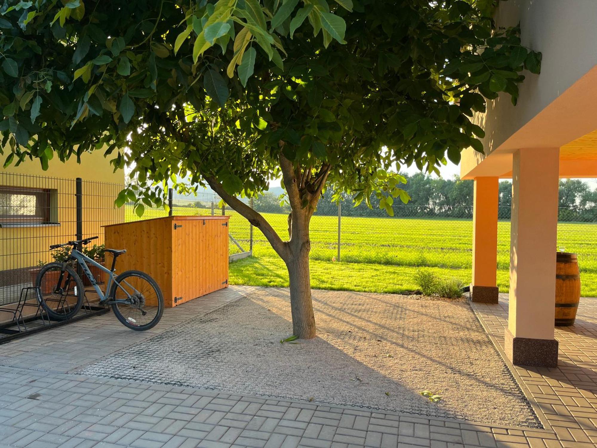 Villa Rekreacni Dum U Jezer, Milovice 6 Exterior foto
